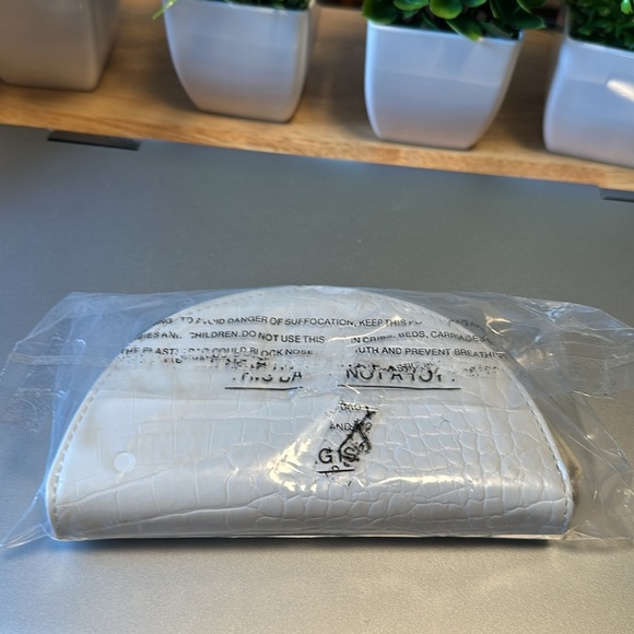 ELIZABETH & JAMES Cream Textile Halfmoon Wristlet Wallet - Picture 10 of 11